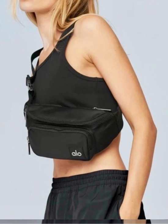 ALO Yoga Handbags - ALO Yoga Black Crossbody Fanny Pack